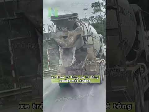 xe trộn bê tông xả bê tông xuống mặt đường thumbnail