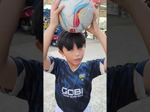 Ara Kaget Ambil Bola D Bagasi Mobil Papa Liat Dedek Sakit G Ikut Latihan Sepak Bola. Dedek Sehat Ya? thumbnail