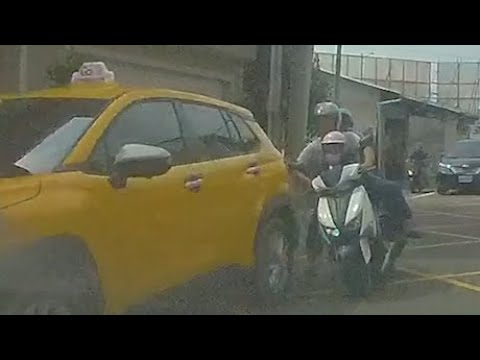【車禍影片】這兩個一定是撿來的（2026.04.05 臺中市霧峰區草湖路 thumbnail
