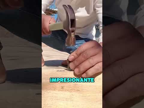 ROMPIMIENTO TRIPLE de MADERA con CLAVOS 🔨😱 #shorts #wow #precision #win #curiosidades thumbnail