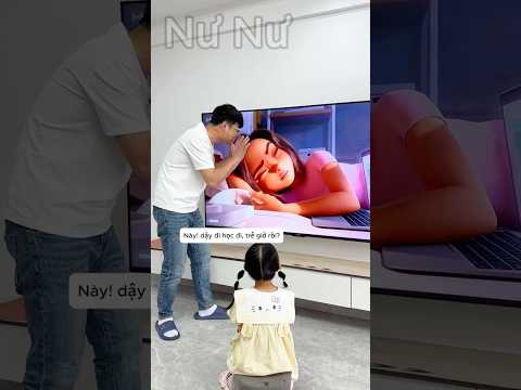 Ông bố tài năng diễn cảnh hài hước cho con gái xem #shorts thumbnail