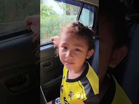 Papa Ara Marah Teman Dedek Kejar Mobil Papa Yg Mw Berangkat Antar Ltihan Sepak Bola. Jgn Bs Bahaya ? thumbnail