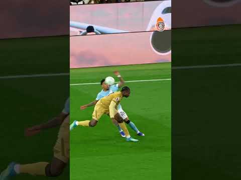 O Jogo Bonito X Savinho ??? #football #mancity #savinho #brasil #skills #tricks #premierleague thumbnail