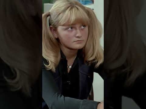 Czterdziestolatek - Jagoda dostała dwójkę z geografii Magda lamentuje #scena #Polska #serial #tv #pl thumbnail