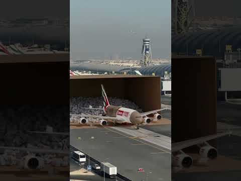 Unboxing the New Emirates Courier Express A380 Livery thumbnail