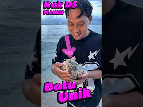 Kak DS nemu Batu Unik di pantai #comedy #minivlog #anakdesa #batu #pantai thumbnail