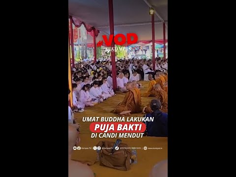 UMAT BUDDHA LAKUKAN PUJA BAKTI DI CANDI MENDUT #short thumbnail