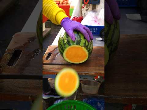 신기한 대만 노랑 망고수박 자르기 thumbnail