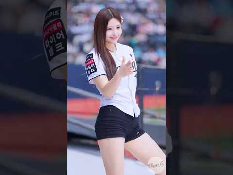 진짜 역대급 신인..ㄷㄷ 피리춤 아웃송 김가현 치어리더 Kim Gahyun 金佳賢 cheerleader ktwiz thumbnail
