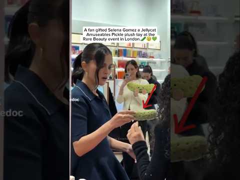 Selena Gomez Reacts To A Jellycat Pickle🥒🥹 #selenagomez #rarebeauty #london #fyp thumbnail