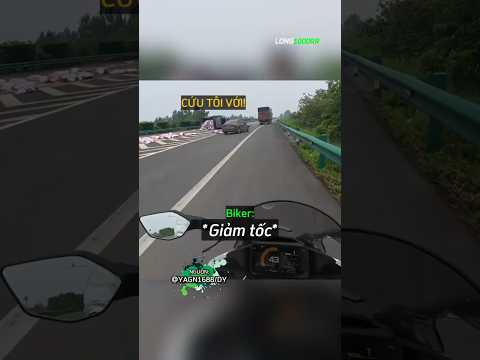 Hãy Nhìn Cách Biker Giải Cứu Tài Xế Trong Vụ Tai Nạn Này ? ❤️‍? thumbnail
