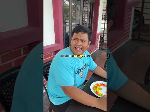 MAKAN VITAMIN PELIK😨😨 thumbnail