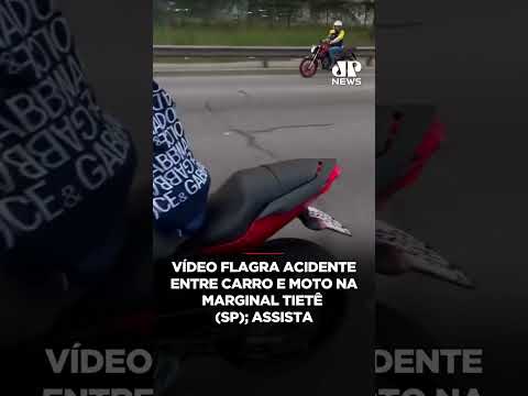 Vídeo flagra acidente entre carro e moto na Marginal Tietê (SP); assista #Shorts thumbnail