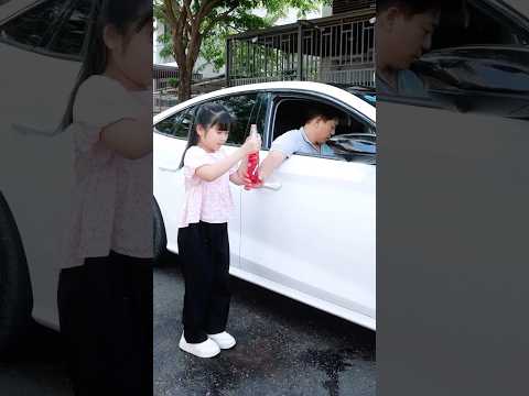 A kind-hearted little girl ? ? #taihoa #viral #shorts thumbnail