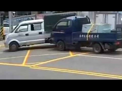 【車禍影片】撞一下有點吃力～（2026.05.21 臺東縣卑南鄉忠孝路 thumbnail