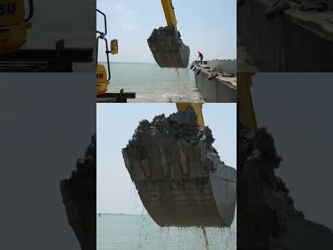#dredging #excavator #digger #construction #komatsu #heavyequipment thumbnail