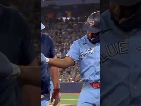 Vlad Jr. Injury Scare 😳 thumbnail