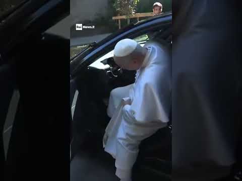 Papa Leone si siede al volante della nuova Ferrari Luce thumbnail