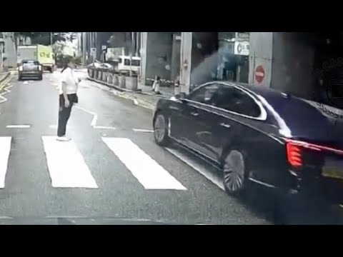 車CAM直擊 - 見到紅旗 過緊斑馬線都要肅然起敬  thumbnail