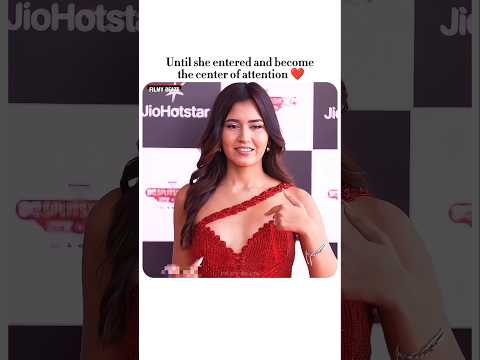 She is the main character ❤ #akanshachoudhary #splitvilla #urfijaved #karankundra #trendingshorts thumbnail