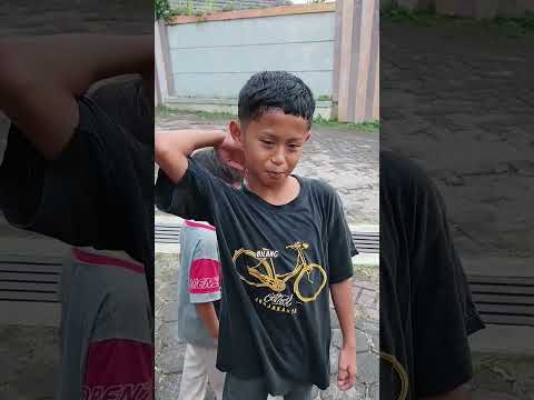 Mama Kaget Ara Sakit Penisnya Kelempar Sendal Sm Teman. Hrus Hati-hati Bs Bahaya Kn Penis ?? thumbnail