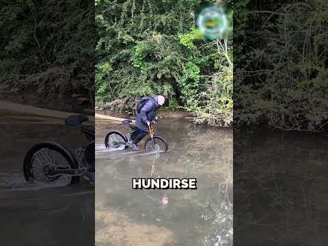 Logró cruzar el agua cuando nadie lo creía 😮🚲 thumbnail