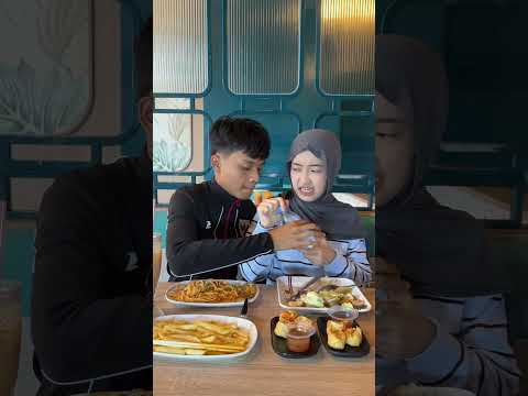 PELAYANYA SAMPE KAGET😱ADAM SYIFA PESAN SEMUA MAKANAN YG ADA DIRESTORAN❗️ thumbnail