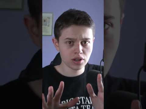On próbuje złapać kanapkę w locie thumbnail