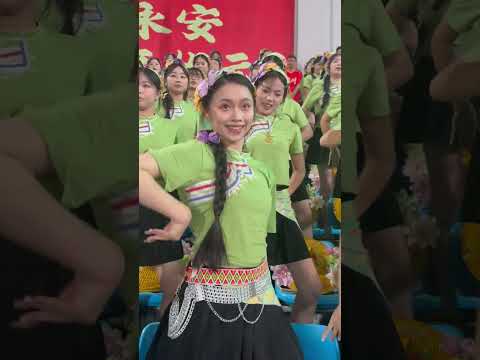 The Hui’an Women Cheerleaders Are Stealing the Show at China’s Fujian Football City League! thumbnail