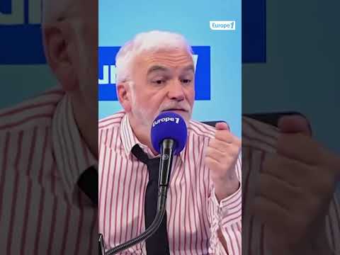 "Il a écrit deux livres dont un qui décrit le viol d'un enfant par un adulte étant son père" #shorts thumbnail