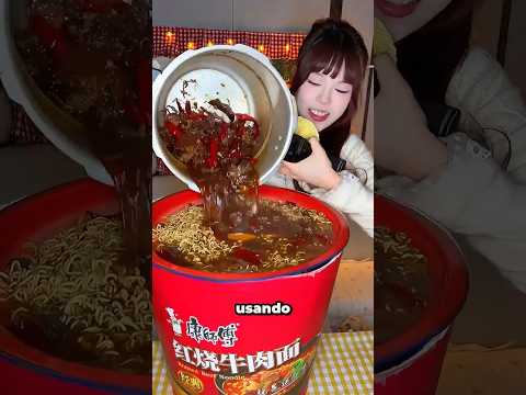 La chica se robó todo el pollo a escondidas 😳 thumbnail