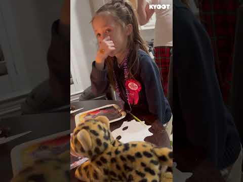 Watch Mom realize she should leave her family ? #birthday #jokes #funny #moms #shorts thumbnail