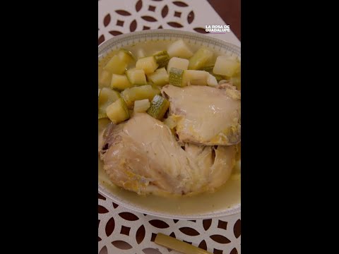 🍲 El consomé de pollo no hace daño 🍲 #LaRosaDeGuadalupe thumbnail