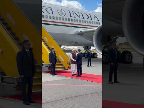 PM Modi was accorded a warm welcome by Swedish PM Ulf Kristersson in Gothenburg | #shorts thumbnail