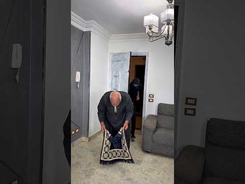 شخص مقنّع اقتحم المكان وقت الصلاة… والصدمة كانت في آخر ثانية😱 thumbnail