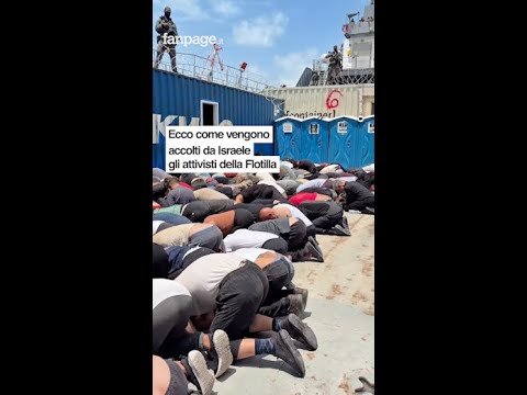 Flotilla, il ministro Ben Gvir tra gli attivisti ammanettati e bendati: "Benvenuti in Israele, siamo thumbnail