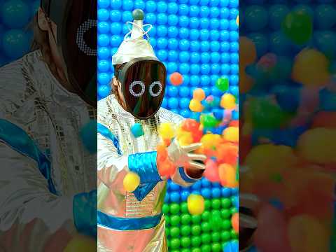 Robot Nanny Throws Balls Everywhere! thumbnail