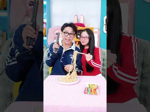 Life hacks with instant noodles! 😂 🍜 #taihoa #viral #shorts thumbnail
