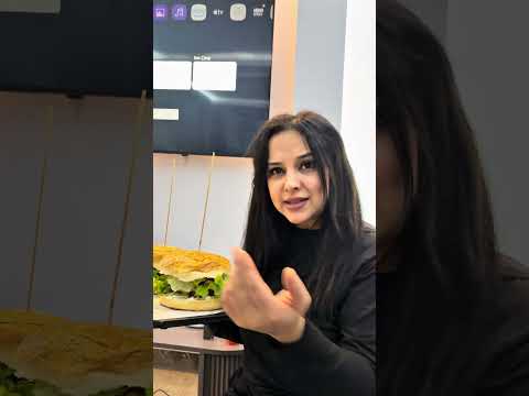 Siz olsaydınız verir miydiniz hamburgerinizi#shortsvideo #sorts #youtubeshorts #fyp thumbnail