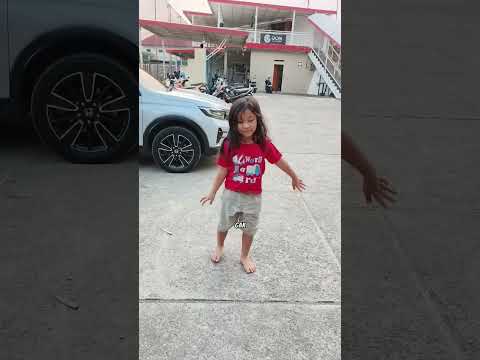 Papa Kaget Dedek Trun Dr Mobil Lupa G Bw Sendal Lari Sakit Perut Mw K Toilet Sepak Bola. Awas Jatuh🫣 thumbnail