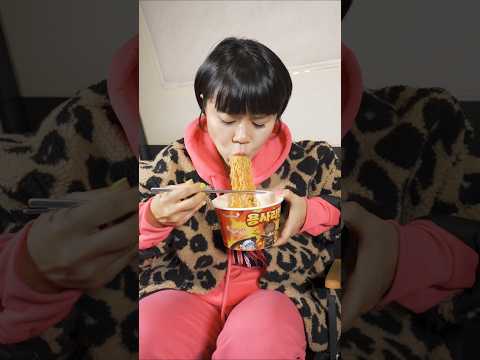 장염 환자 옆에서 매운 라면 먹는 빌런 #shorts thumbnail