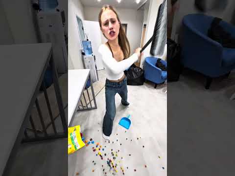 Delicious cleaning cat mode🤯🐈♥️ thumbnail