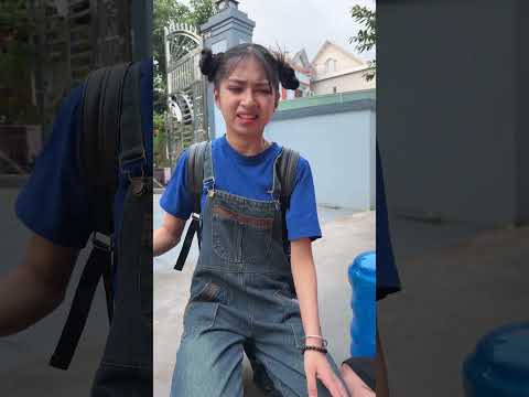 Dad stepped on a cactus    🌵 Sự quan tâm của con gái  #funny #automobile #shortsyoutube thumbnail