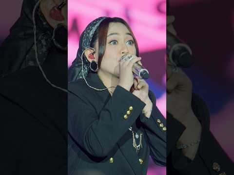 Kadung riko kepingin ngadoh Isun ikhlas mung biso meneng HAPPY ASMARA - KARI CERITO thumbnail