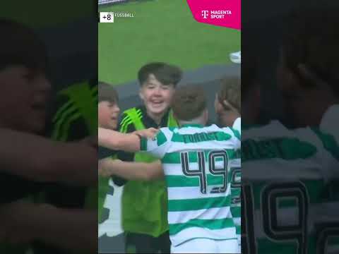 Platzsturm inklusive! So dramatisch feiert Celtic den Titel ? #shorts thumbnail
