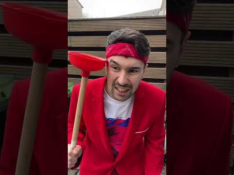 QUI a fait ça à mon COU ?! thumbnail