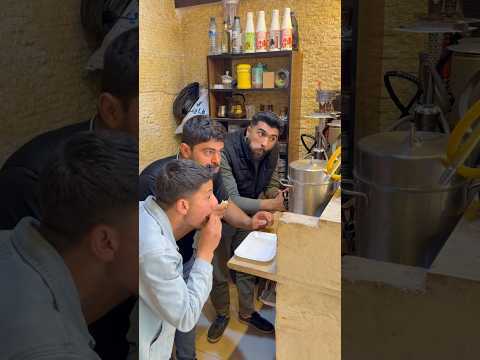 ￼ أخبث عامل في مطعم😂 نهاية غير متوقعة#shorts thumbnail