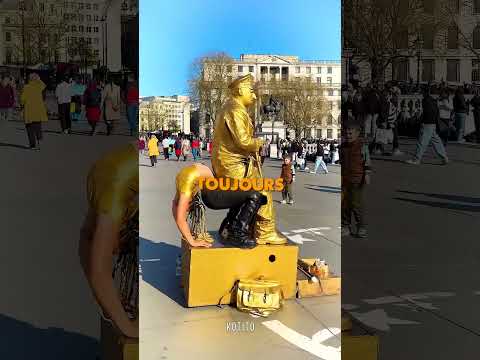 Elle a essayé de démasquer cette statue vivante ? #shorts thumbnail