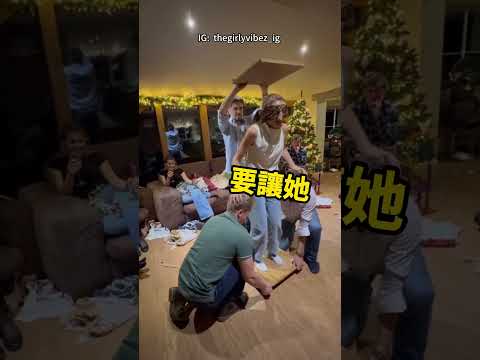 大家都以為她會嚇到蹲下，結果完全猜錯！🙂🤣 thumbnail