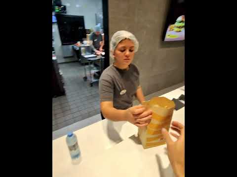 VAMOS HAMBURGUESITA GRATIS PARA EL REPARTIDOR thumbnail
